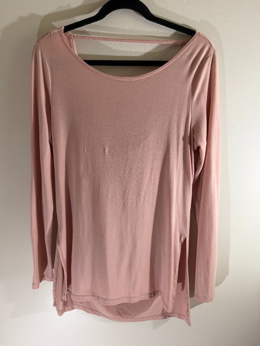 Fabletics Women's Long Sleeve Scoop Neck and Back Pullover Top SZ L Athletic